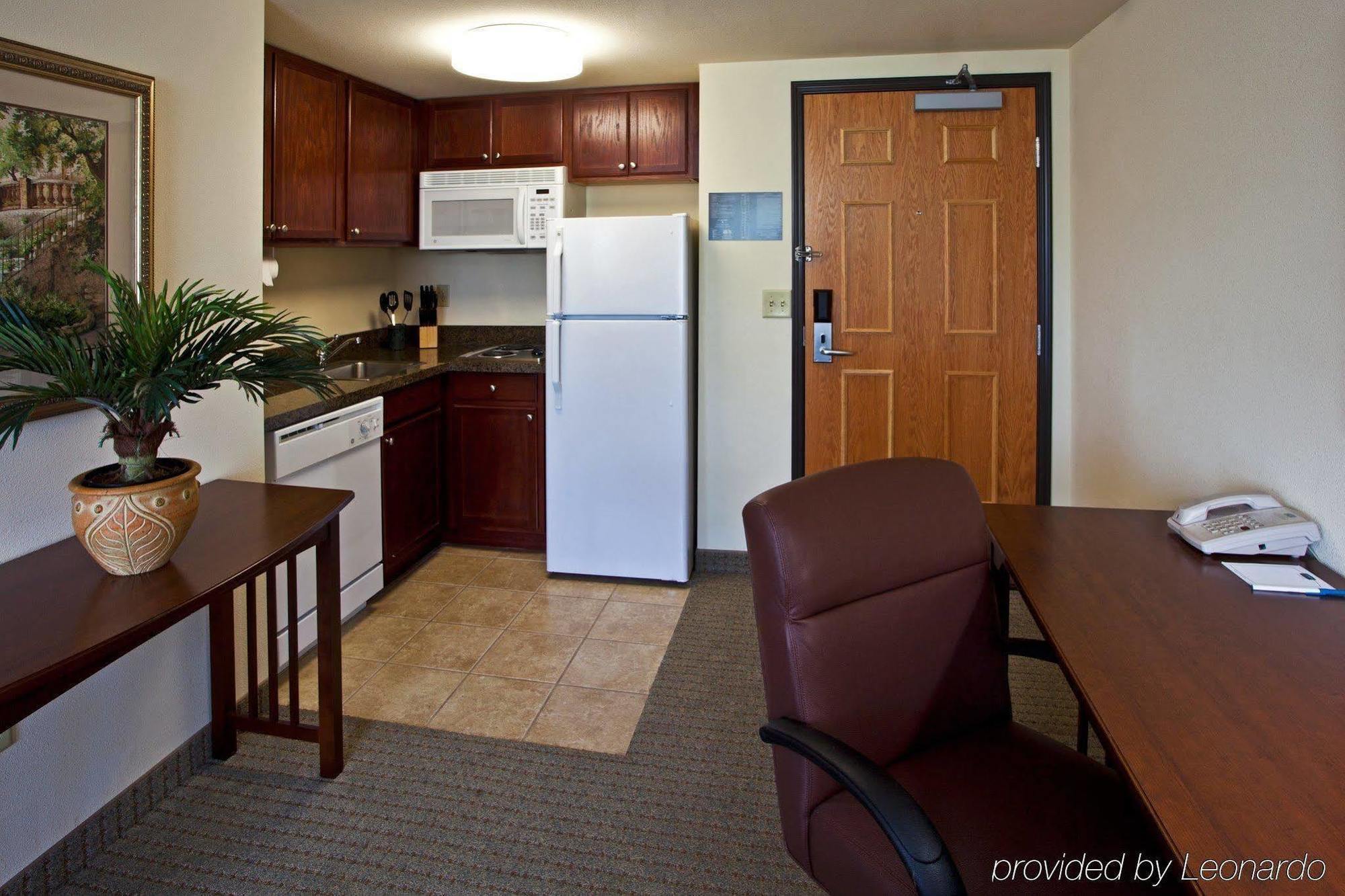 Staybridge Suites Tampa East- Brandon, An Ihg Hotel Room photo